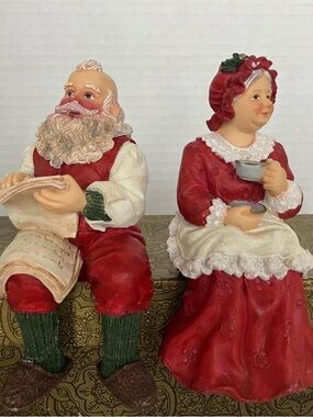 Red Santa and Mrs. Claus Holiday Figurine Set Shelf Sitting